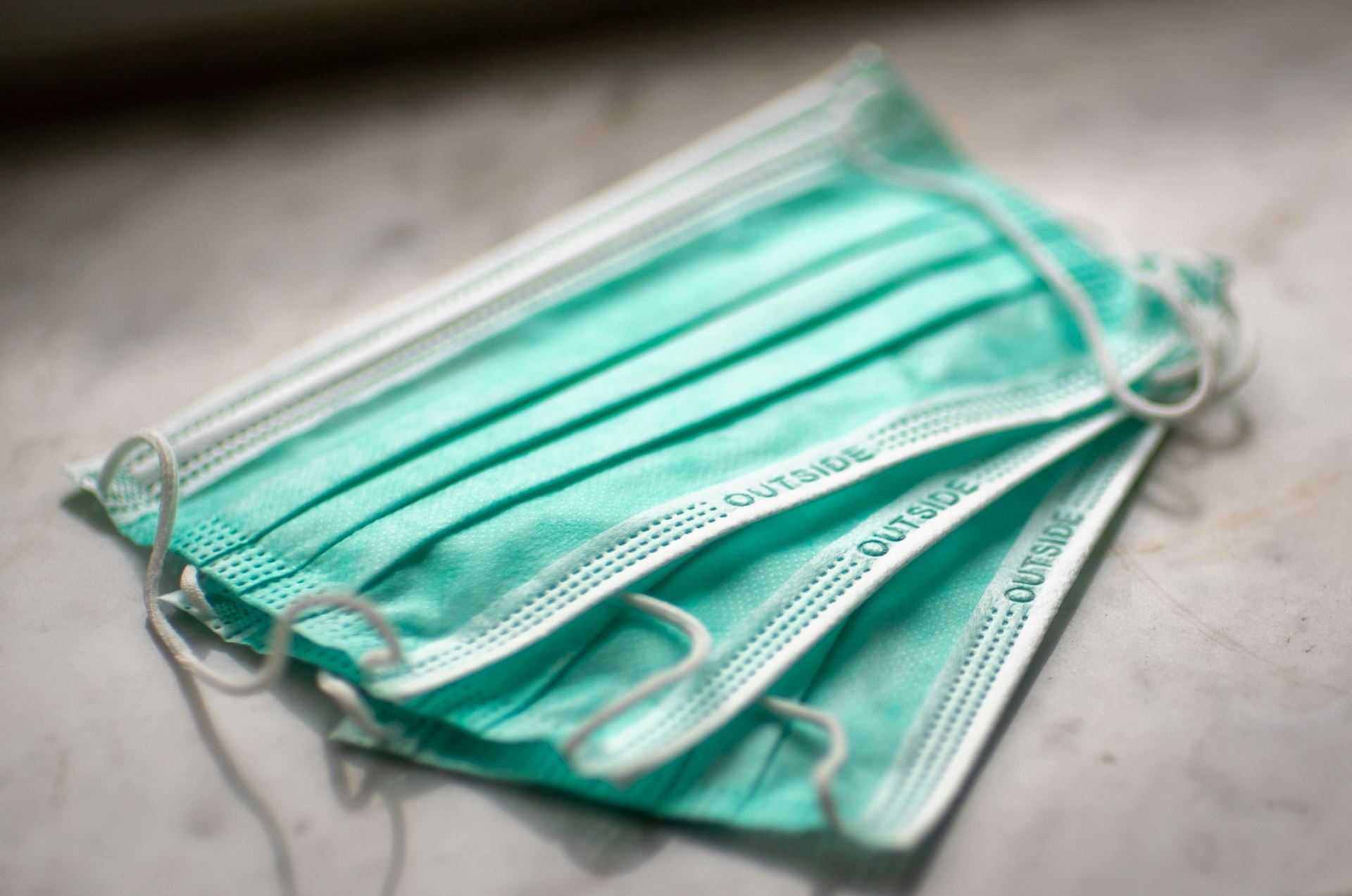 COVID-19 Get NHS advice about COVID-19, including its symptoms and what to do, how to avoid catching and spreading it, treatments, vaccinations and long-term effects.
